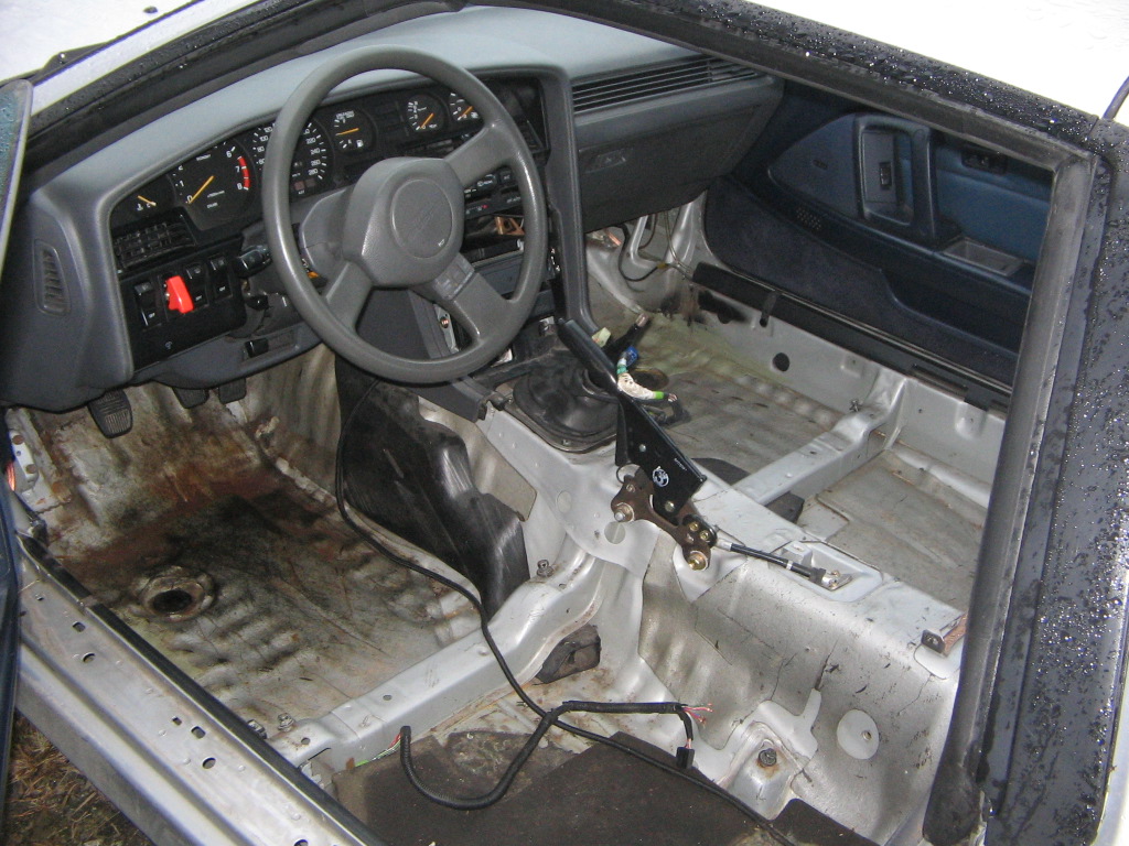 bilen ble ribbet innvendig og rengjort