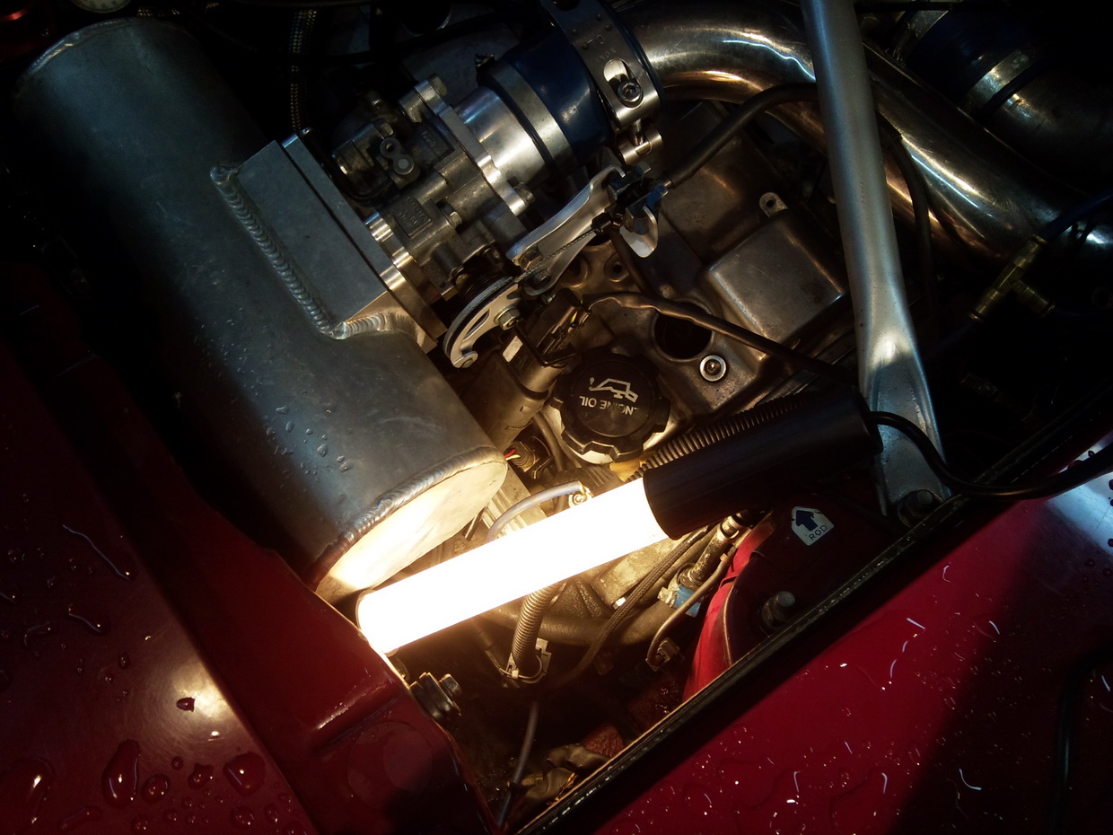 En smule trangt.. holdt på å gå på veggene under den dynamo installasjonen. Måtte faktisk file ned kanten på festebraketten på den helt nye dynamoen for at den skulle passe..