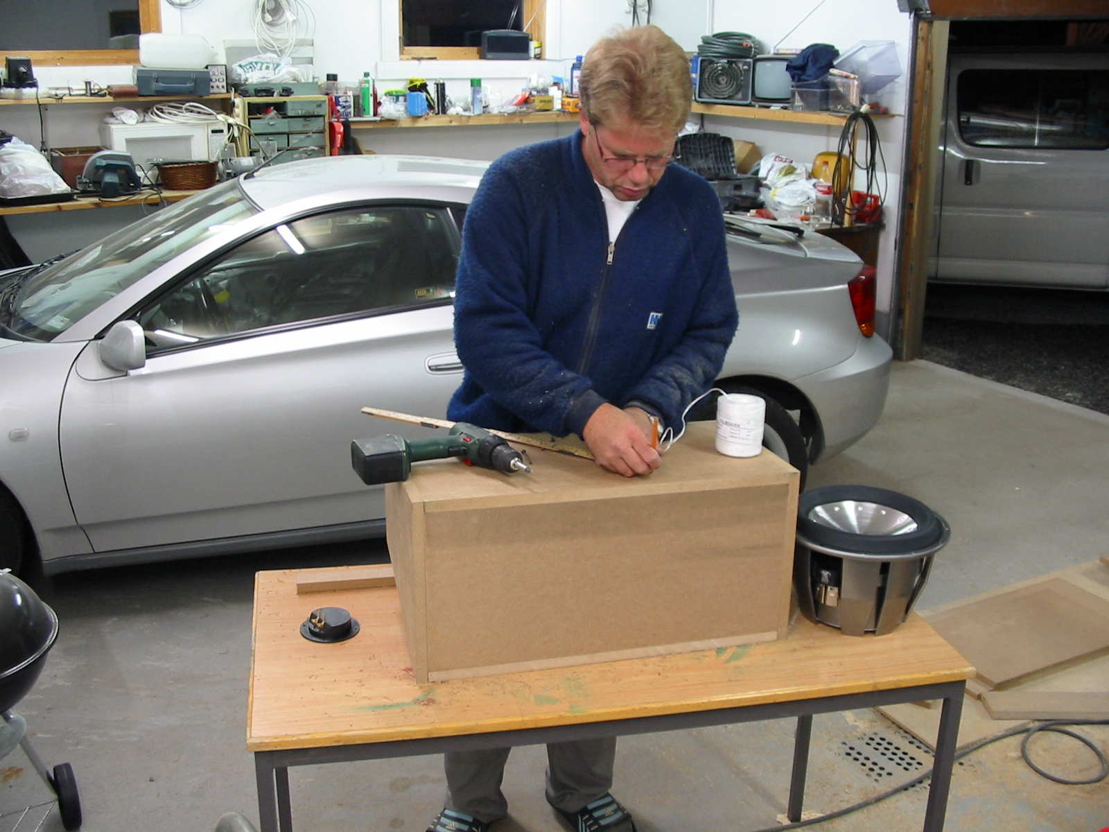 Fattern hadde mye glupe ideer som gjorde at det å bygge ei tilnærmet perfekt kasse igrunn var ganske enkelt!