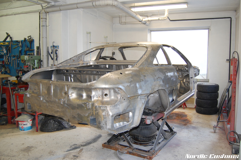 Da var bilen levert til lakkering!