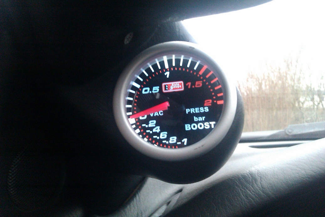 ny boostgauge lys på