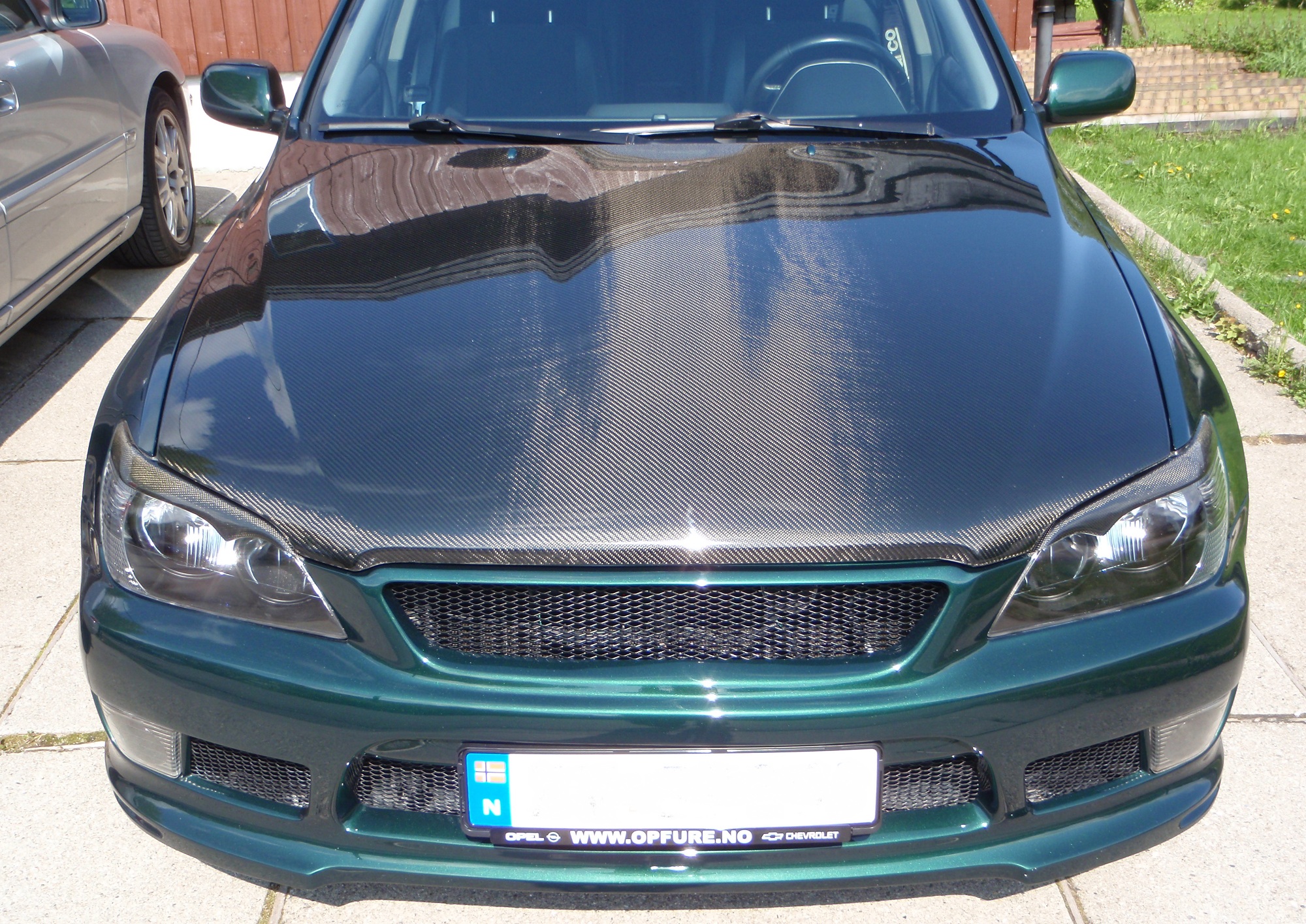 Modifisert øyebryn, Seibon carbon