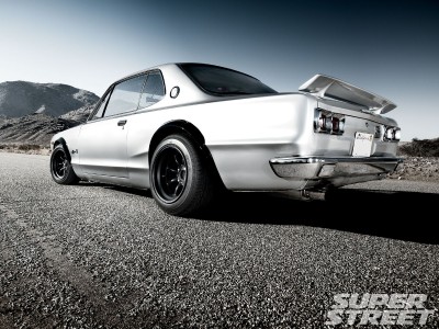 sstp_1003_03_o+1971_nissan_skyline+rear_view.jpg