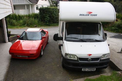 MR2en og Bobilen. Godbilene mine.