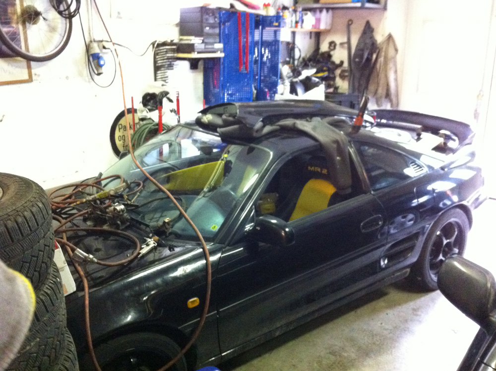 Sånn står den nå, låner banehjula fra den røde for å vise den på eu med dekk med spor i...