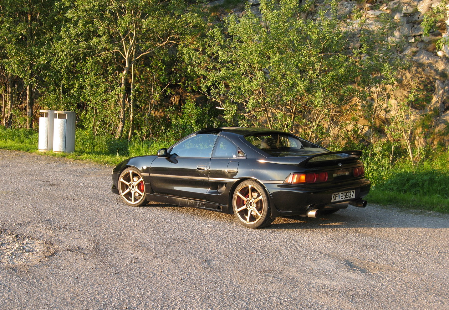 Viser litt hvor slitt lakken er på sideskjørt