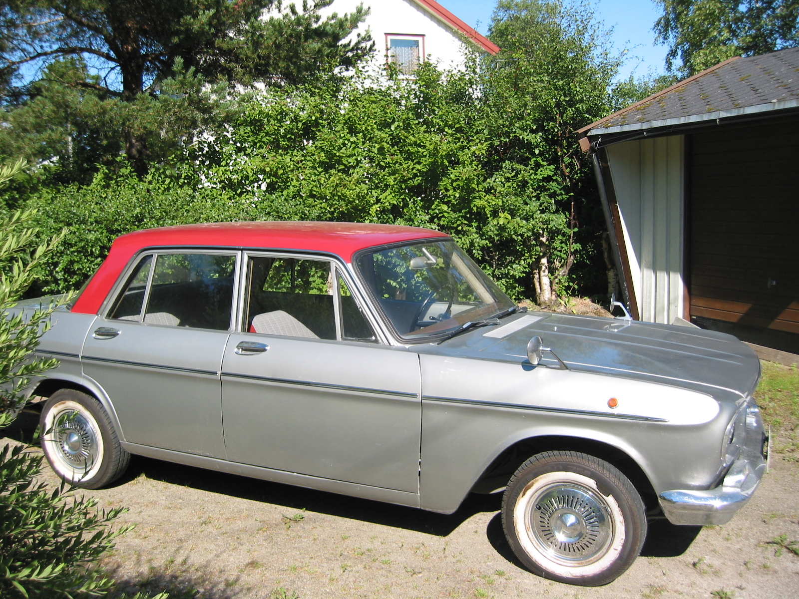 1965 Toyota Crown m bl.a glassfiber framskjermer, sofa foran, registrert for seks og rattgir, 3 sådan..Nostalgisk!
