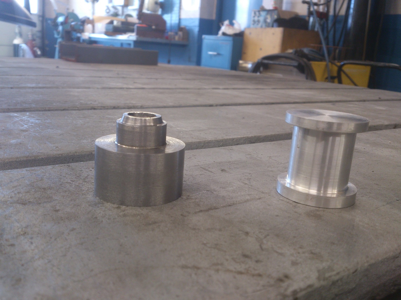 Dredd plugg for å tette gamle hålet til fordeleren. og lagt adapter til den nye :p