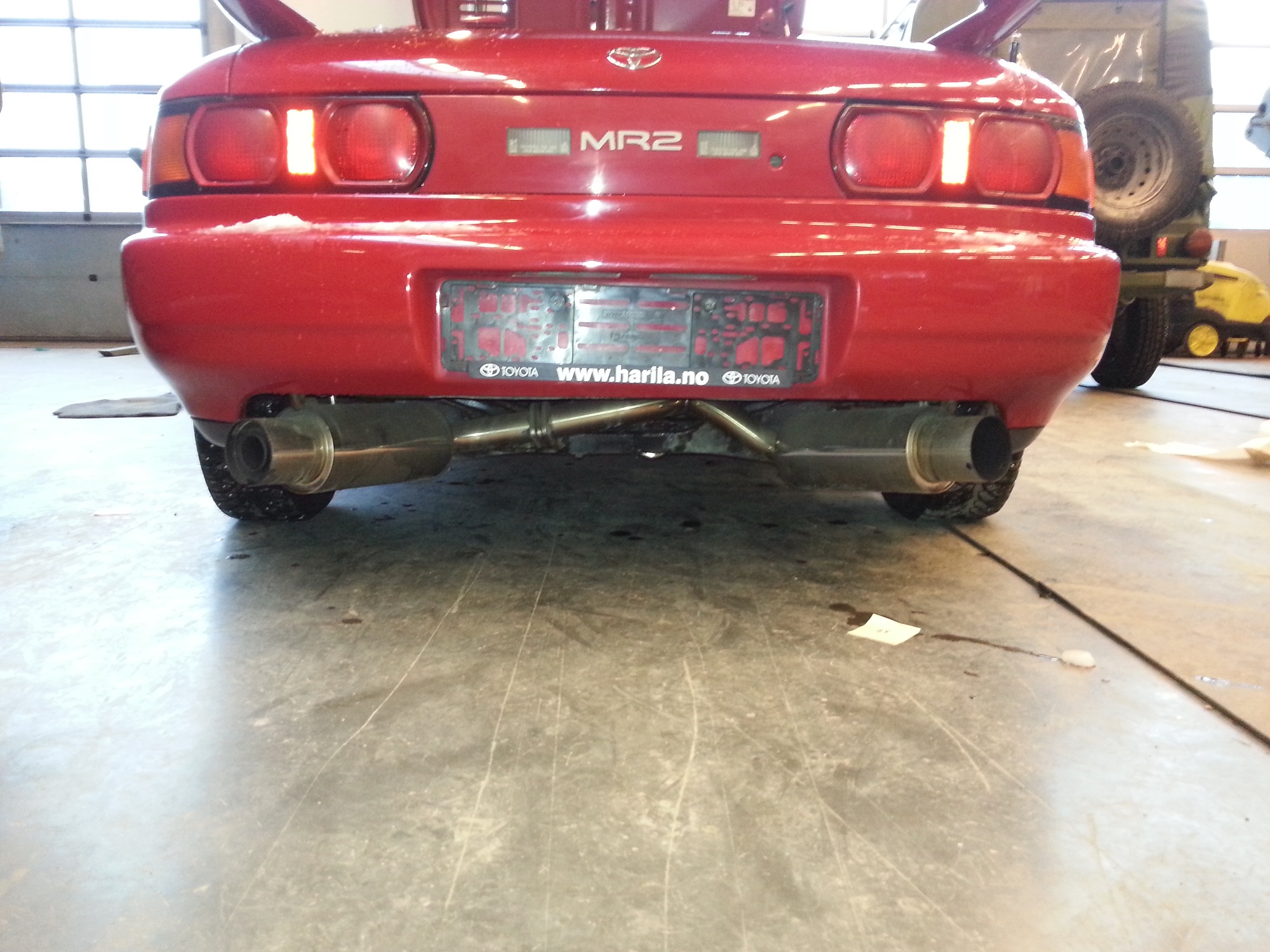 Sett bakenifra, mangler en lyddemperi ene potta, ny på vei!