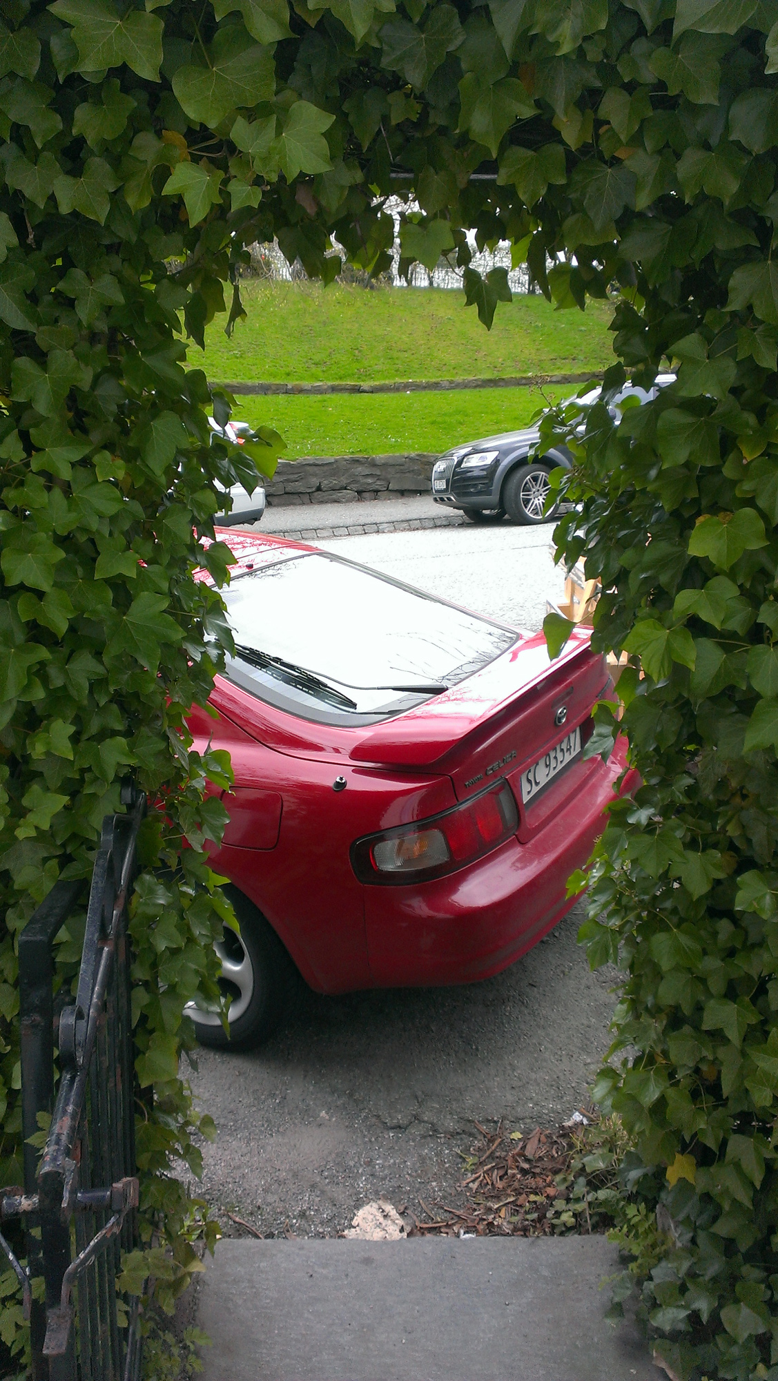 Parkert ved leiligheta til kompisene. Måtte fint stå der til eg kom igjen frå Oslo.. Var litt nervøs for den..