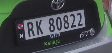 bilskilt svart bakgrunn.jpg