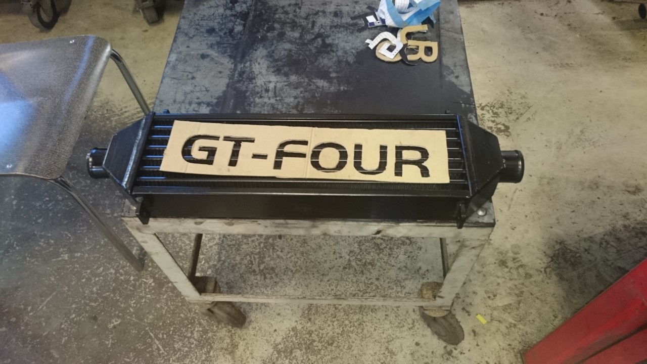 den tidskrevende biten var å kutte stensilen  nøyaktig.