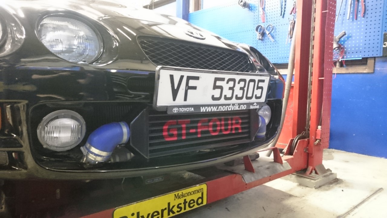 Montert. slangene skal byttes i røde, og mindre skilt er bestillt.