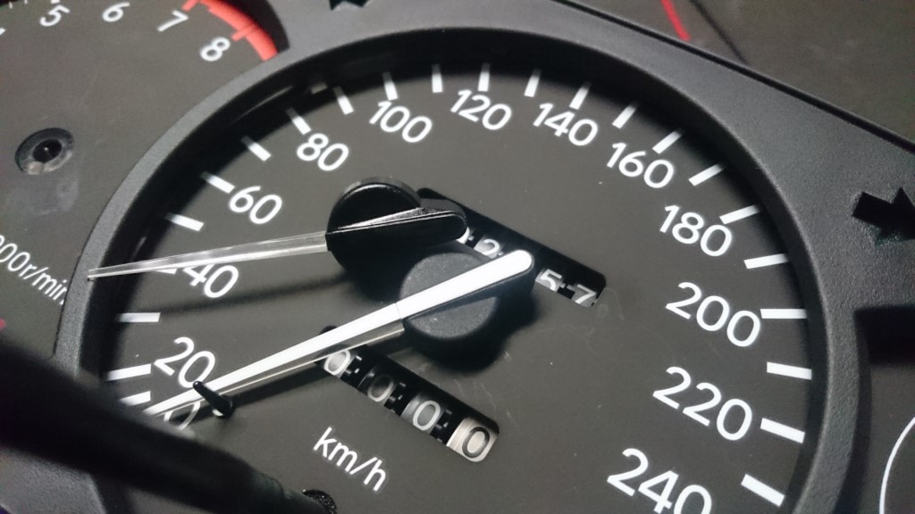 Før og etter modifisering av visere.