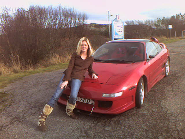 Her er kjæresten til Markus med den.