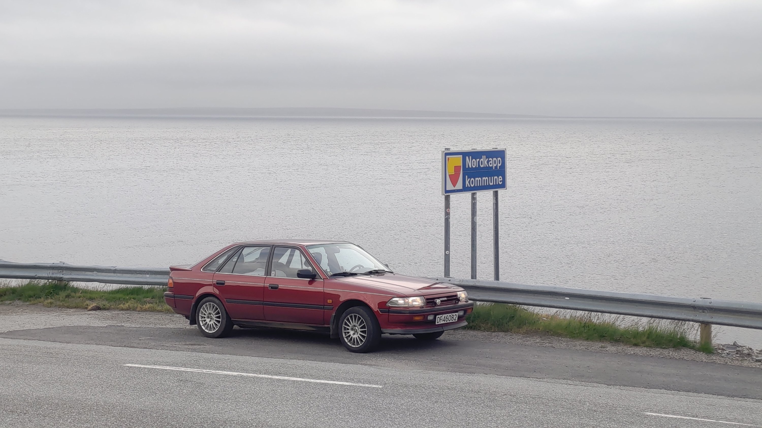 Var tåkete på sjølve Nordkapp, så beste bildet blei her ved kommuneskiltet!