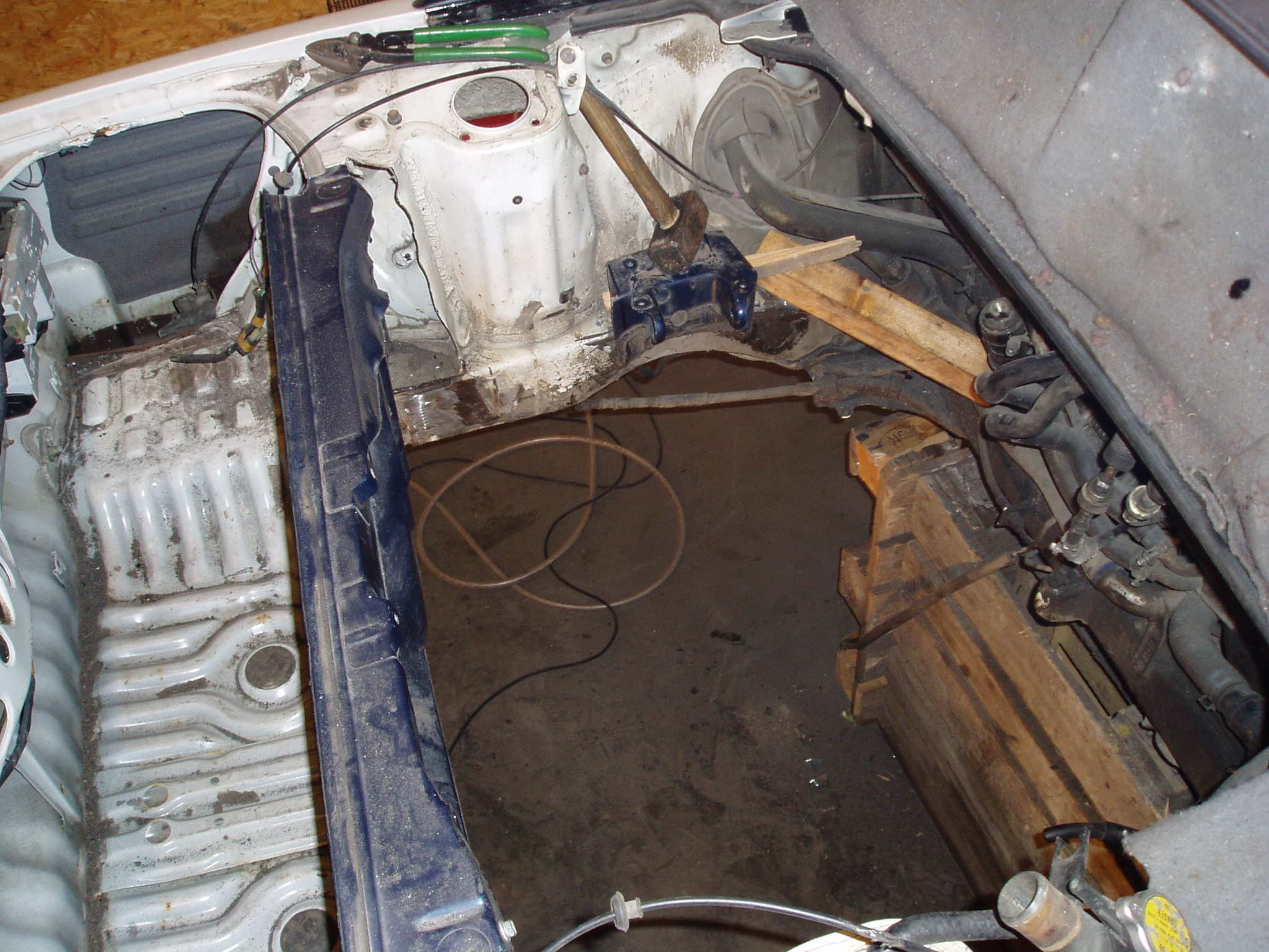 Førersiden, det kommer plater på siden av festet...