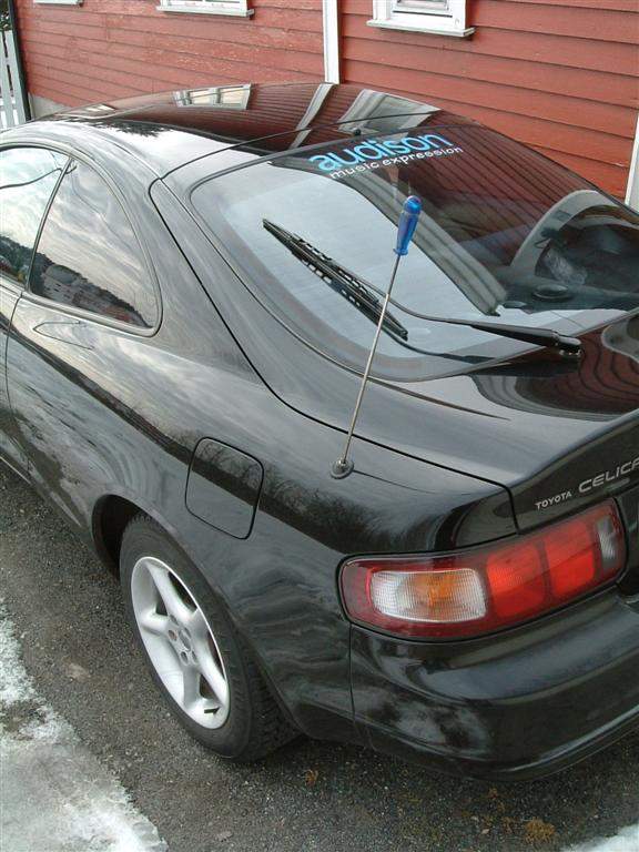 jojo, jeg fikk inn radio med denne også, kan være kjekt å ha med seg skrujern :)