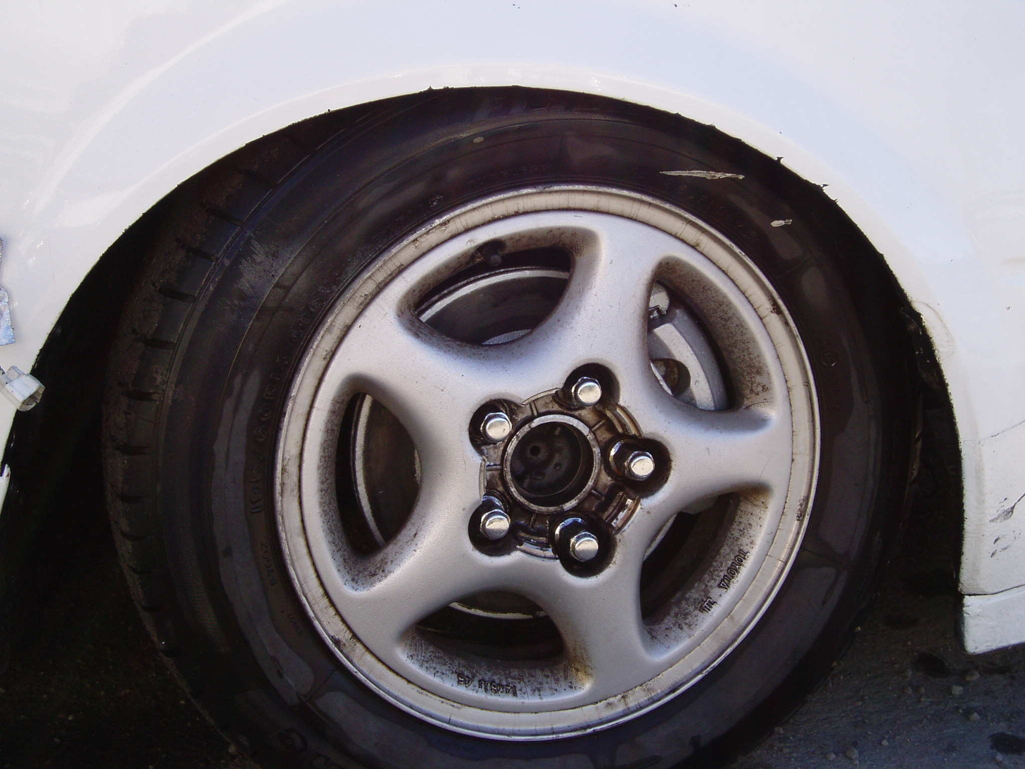 5-bolt på aw11 er ikke vanlig...orginale 14&amp;quot; hjul. Hubben er speilvend iforhold til sw20 fordi styrestaget sitter foran navet på den men bak på aw11en.