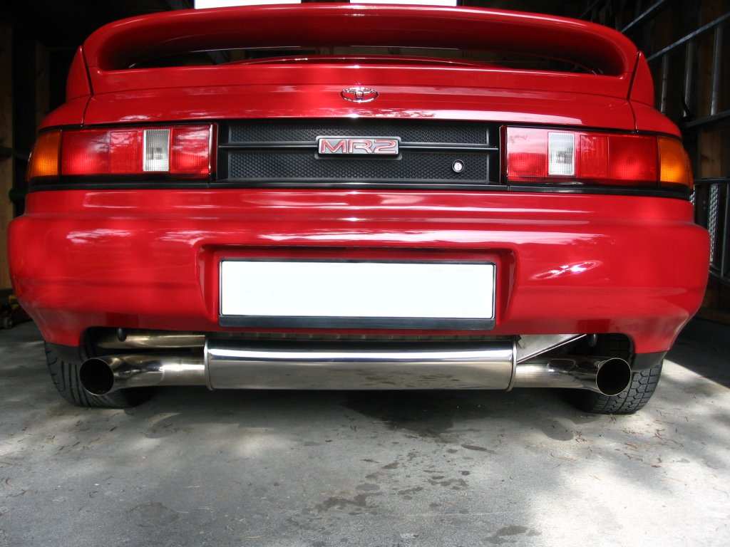 Kutta av metall-dekselet. Skal på med kaminari-bakende innen kort tid.