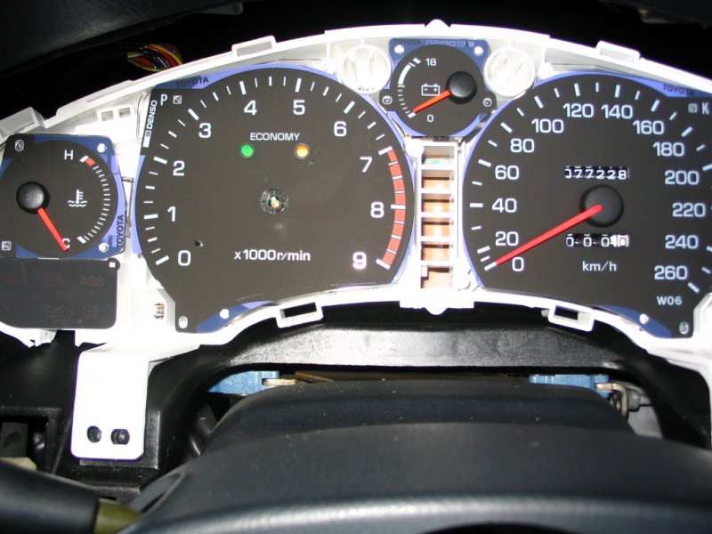 Disse to economy lysa må bort