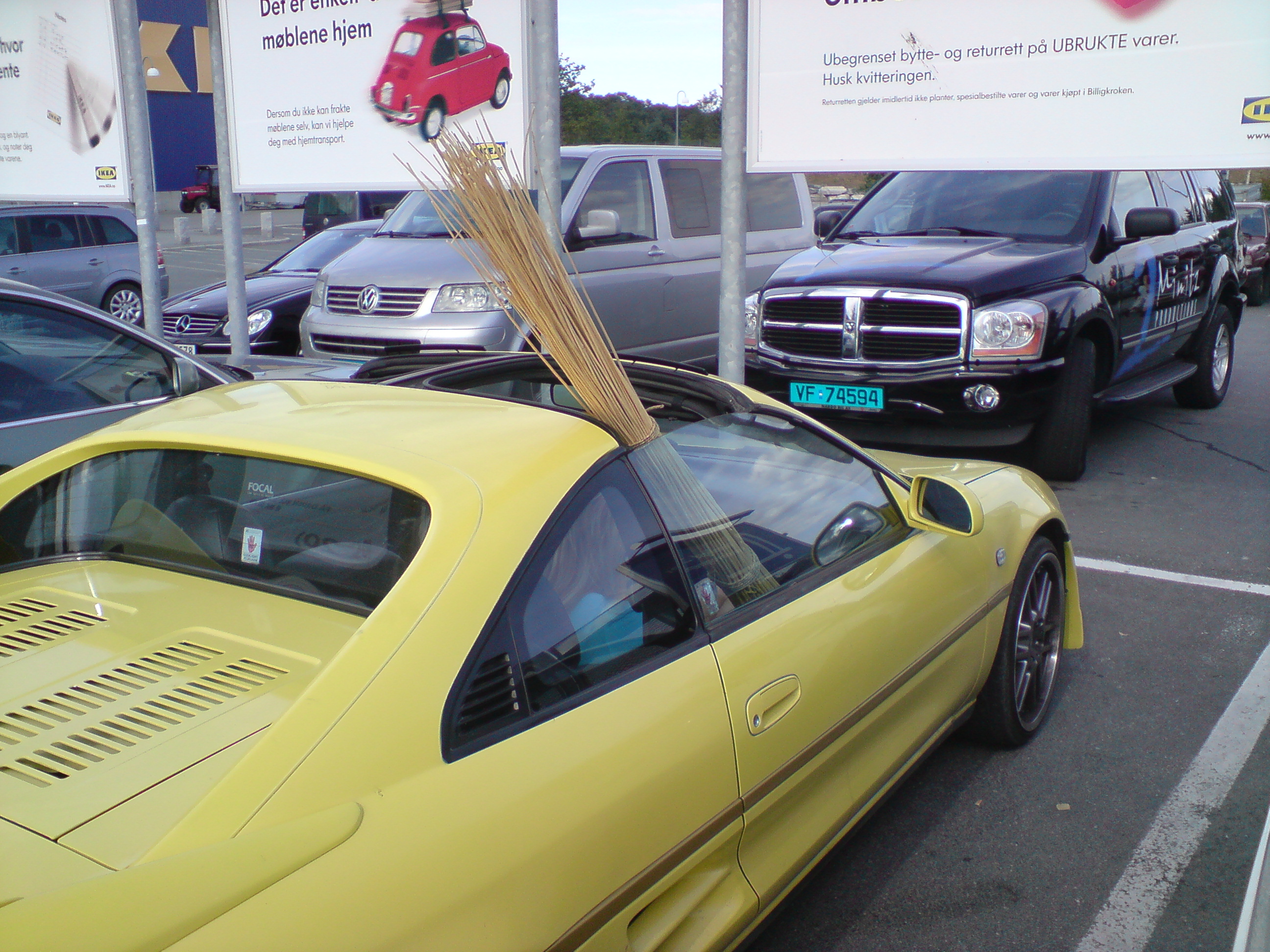 noe dama absolutt ville ha for å skjule litt ledninger:)